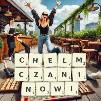 Kreatywna ilustracja do gry w Scrabble ze słowem CHELMCZANINOWI ułożonym z płytek na planszy.